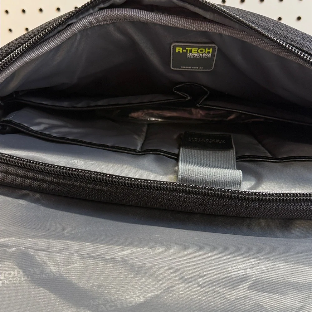 Kenneth Cole Reaction Black Messenger Bag, laptop bag up to 15,4” - Picture 5 of 6